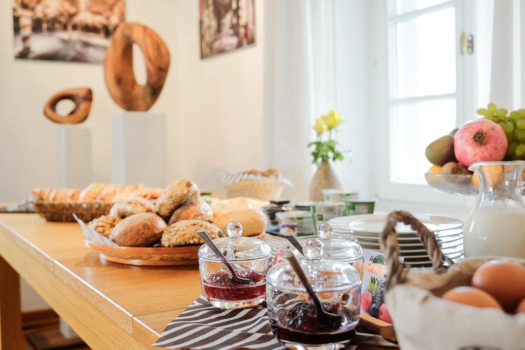 Rhein River Guesthouse - Direkt Am Rhein เลเวอร์คูเซน ภายนอก รูปภาพ