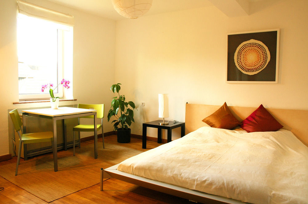Rhein River Guesthouse - Direkt Am Rhein เลเวอร์คูเซน ภายนอก รูปภาพ