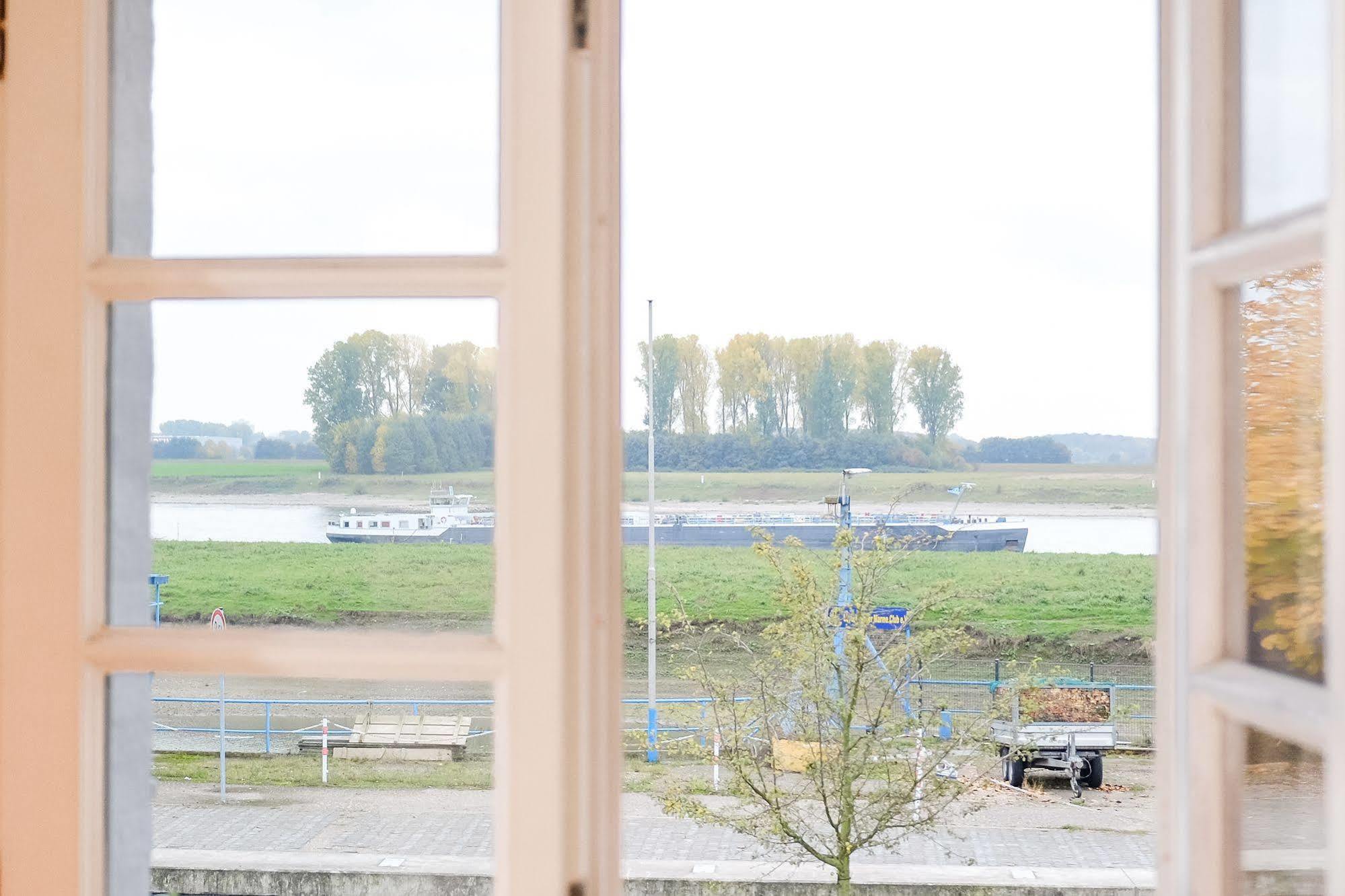 Rhein River Guesthouse - Direkt Am Rhein เลเวอร์คูเซน ภายนอก รูปภาพ