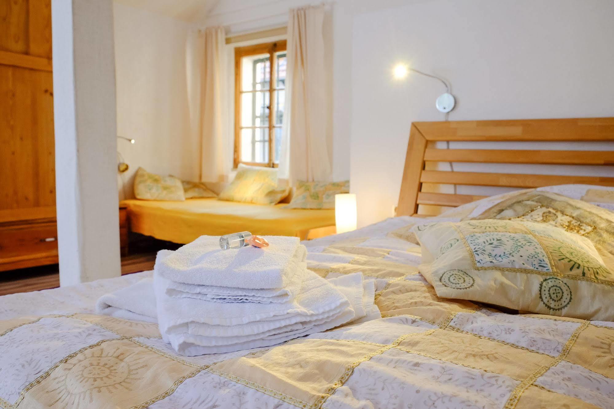 Rhein River Guesthouse - Direkt Am Rhein เลเวอร์คูเซน ภายนอก รูปภาพ